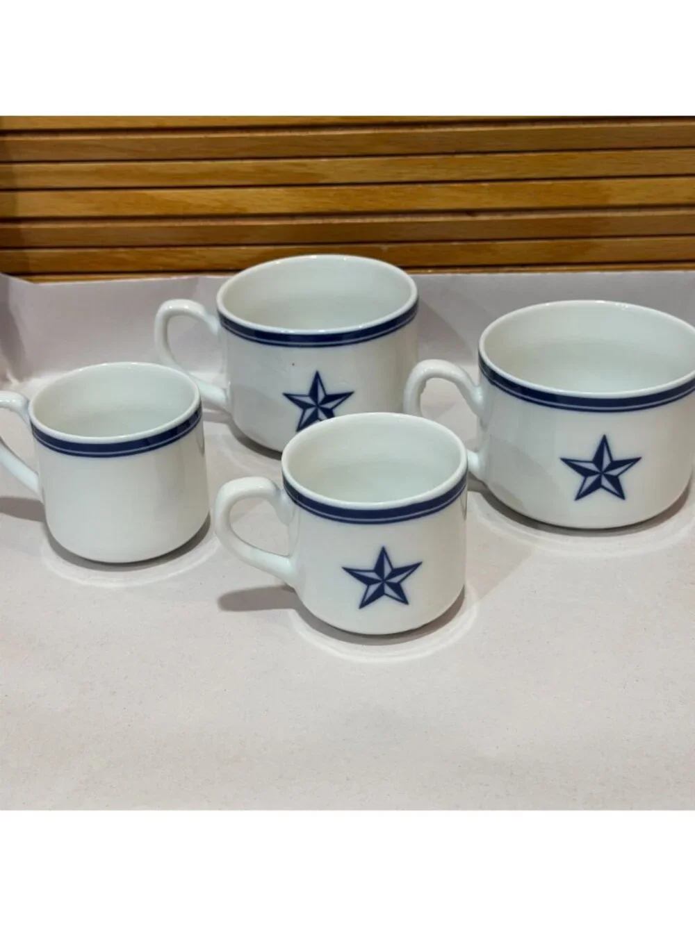 Vintage La Maison Roshco 4-Piece Set Belle et Bonne 2 Coffee 2 Demitasse Cups
